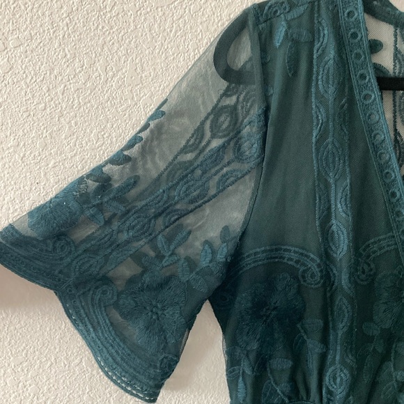 Haute Monde Emerald Green Lace/Embroidered V-Neck Dress - Picture 5 of 5